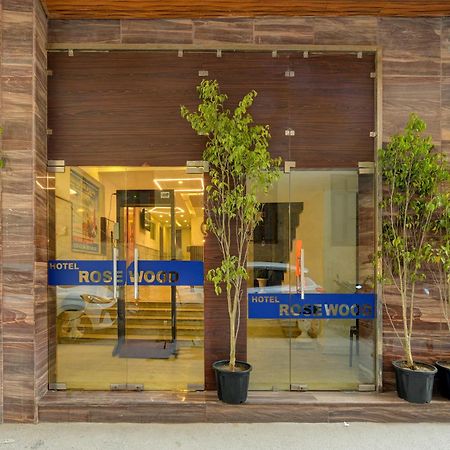 Rosewood Suites A Family Hotel Near Delhi Airport New Delhi Bagian luar foto