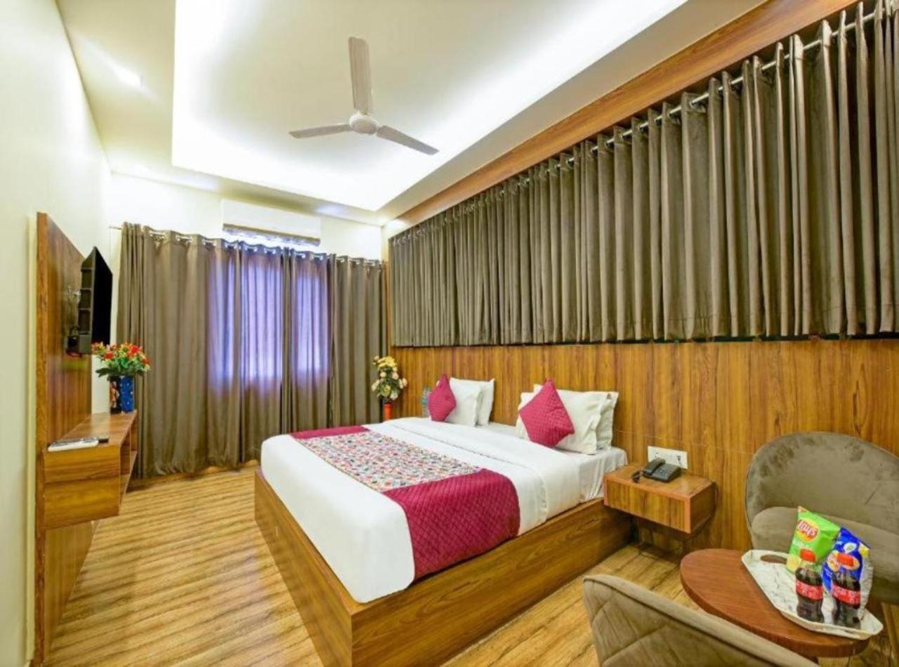 Rosewood Suites A Family Hotel Near Delhi Airport New Delhi Bagian luar foto