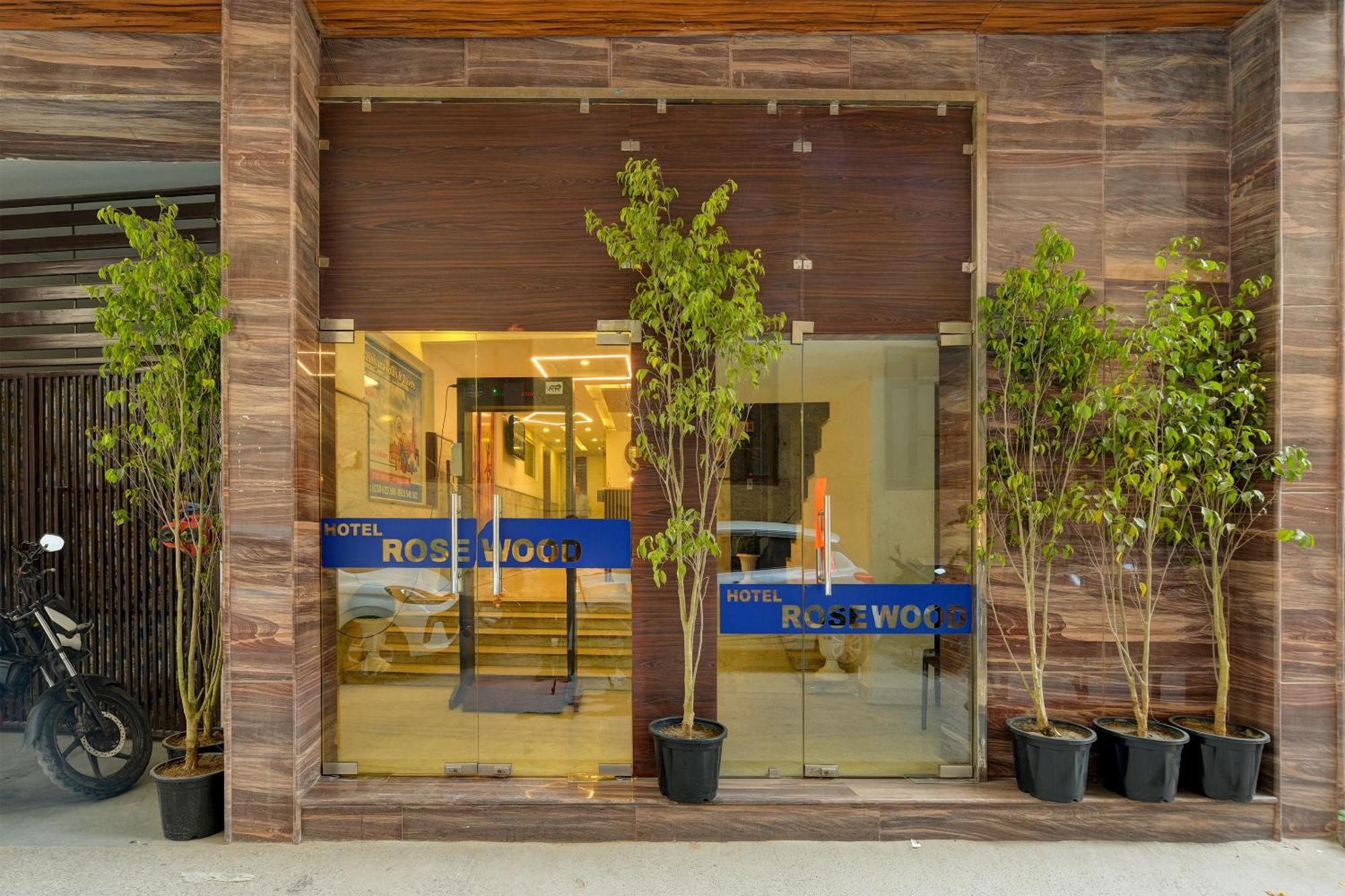 Rosewood Suites A Family Hotel Near Delhi Airport New Delhi Bagian luar foto